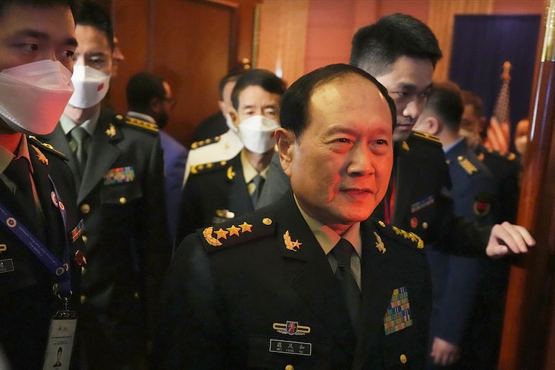 2022年11月22日,时任中国国防部长魏凤和在柬埔寨出席东盟国防部长会议后走出会场。(美联社)